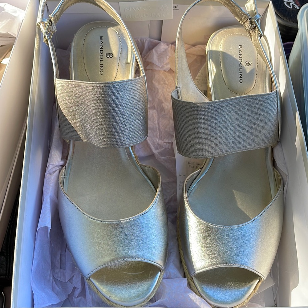 Bandilino wedges brand new in box